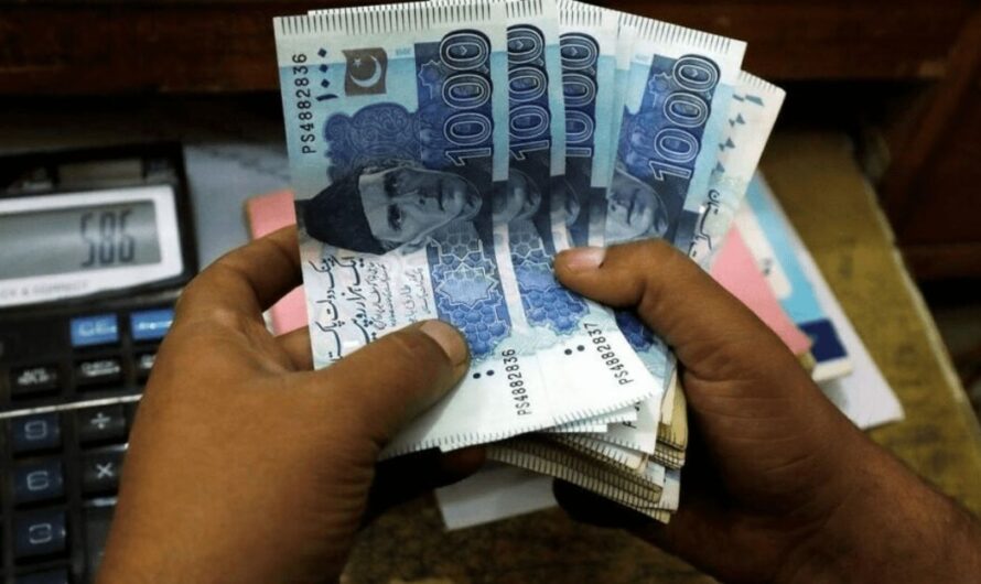 Pakistan’s Rupee Falls Against the Dollar Following an IMF Update.